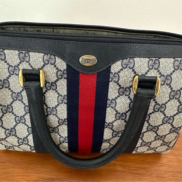 Authentic Vintage Gucci Boston GG Monogram Bag - Picture 4 of 10